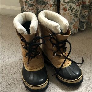 Sorel Caribou  Kids Tan and Black Winter Boots size 4 kid preloved